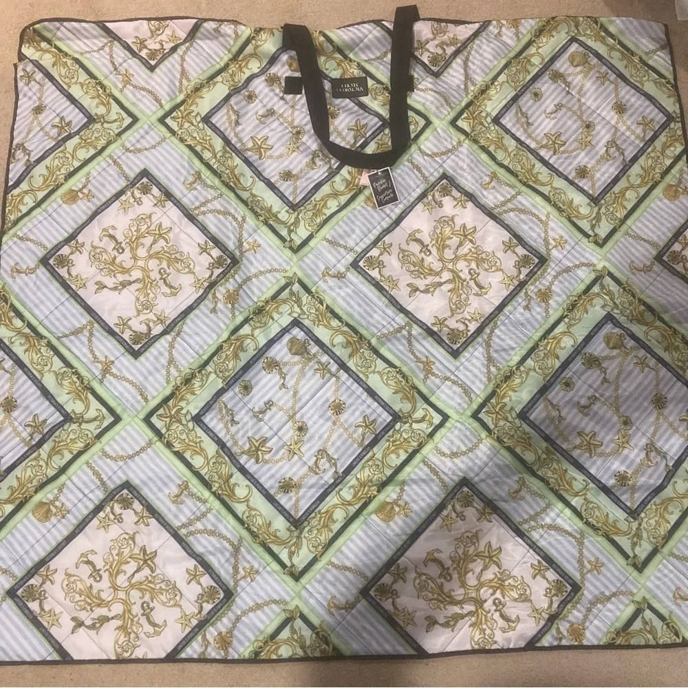 New with Tags Victoria’s Secret Packable Blanket Nautical Beach Pool Picnic